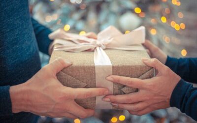 Regali di Natale, spesa media di 206 euro a testa per lo shopping natalizio