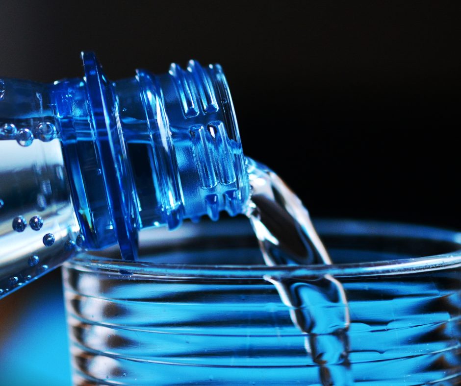 Acqua, indagine Assoutenti sui prezzi delle acque minerali