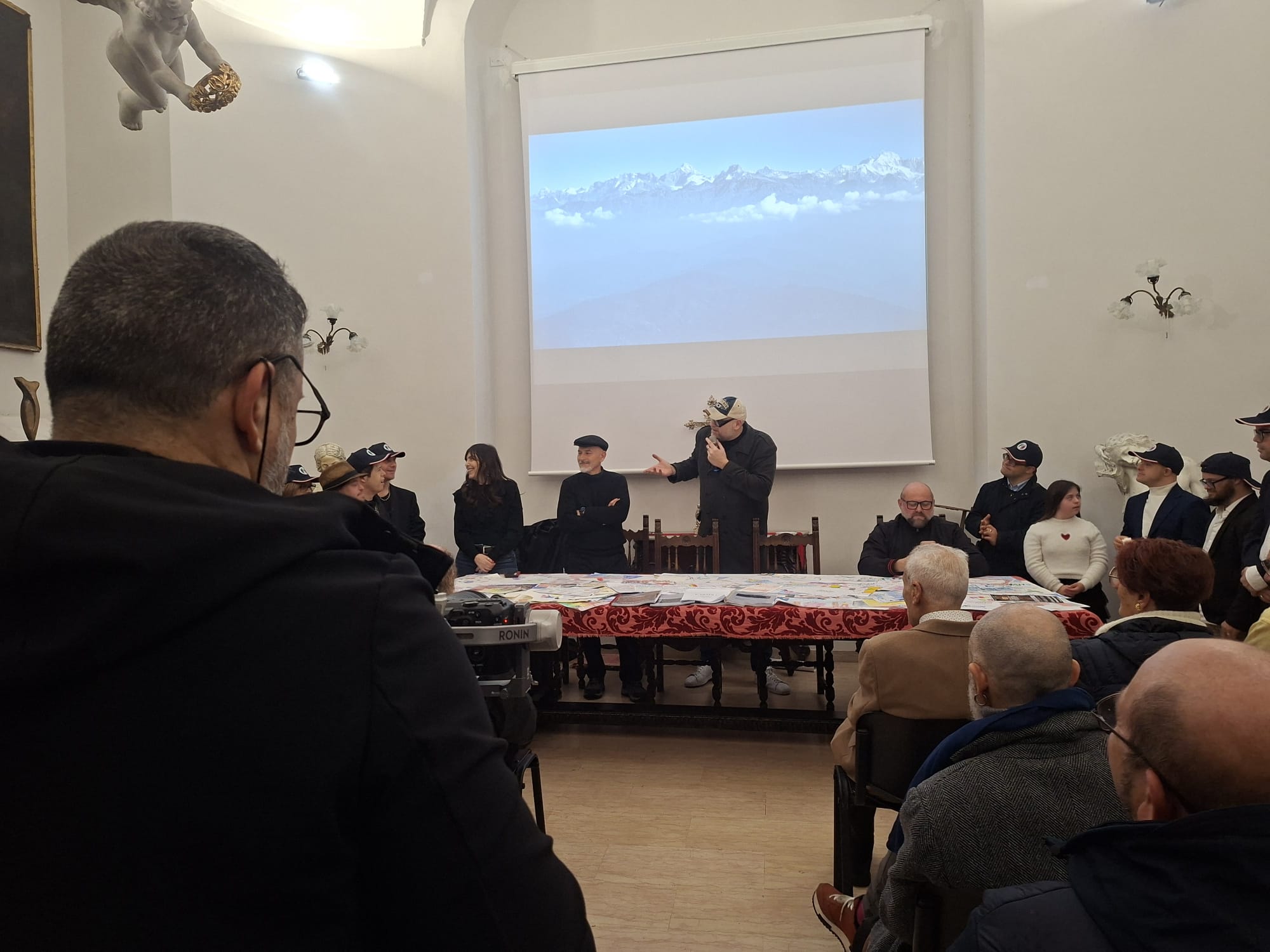 “Abracadown”: diventa una mostra fotografica